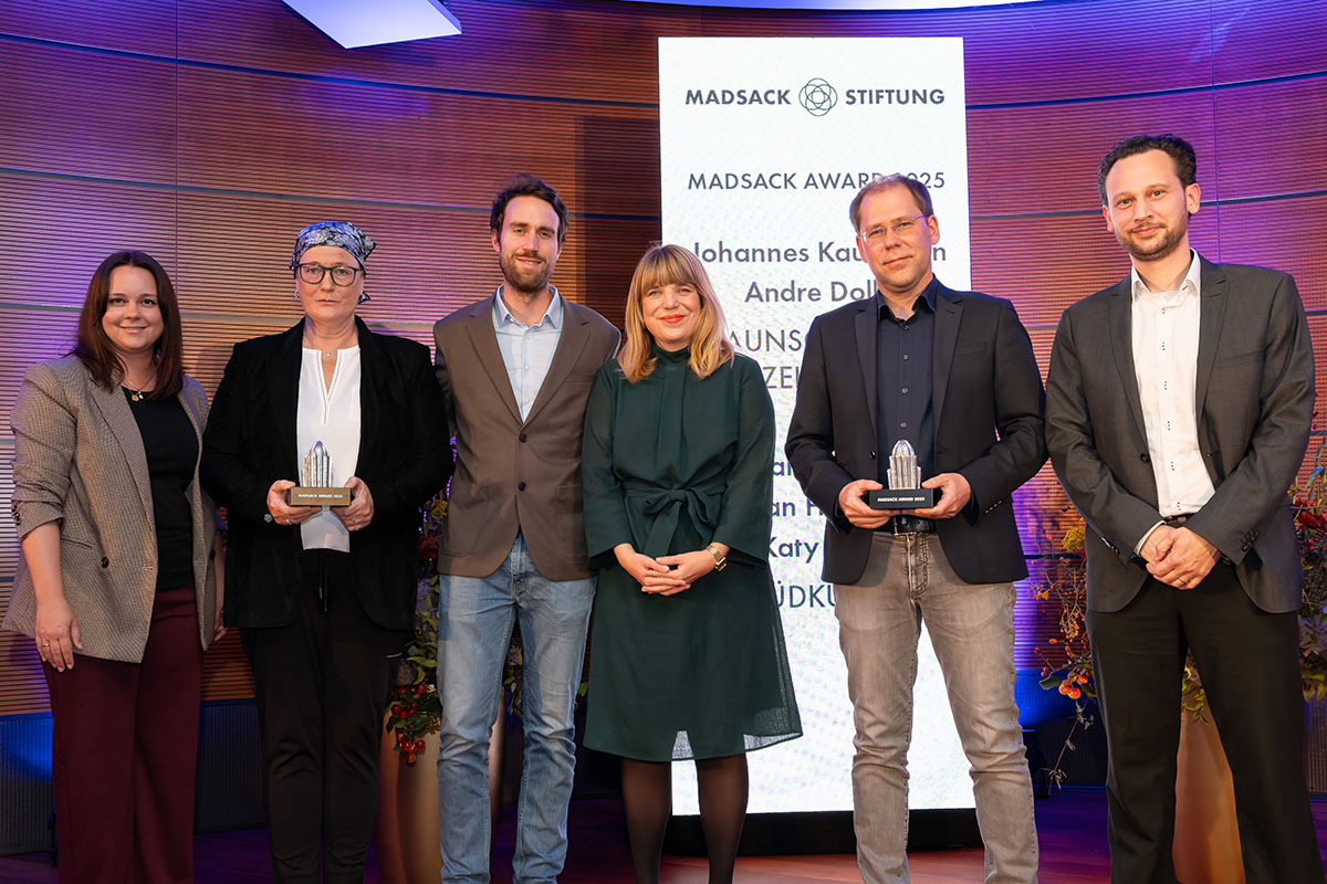 madsack-awards-2025_kaufmann-cuko Christian Gold und Sebastian Böhm mit Hendrik Brandt