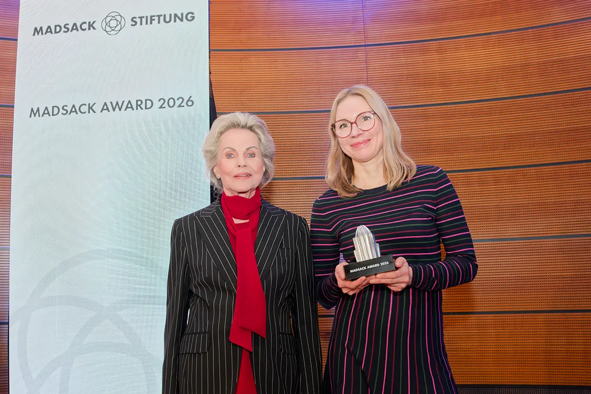 Prof. Nina Kolleck mit Sylvia Madsack